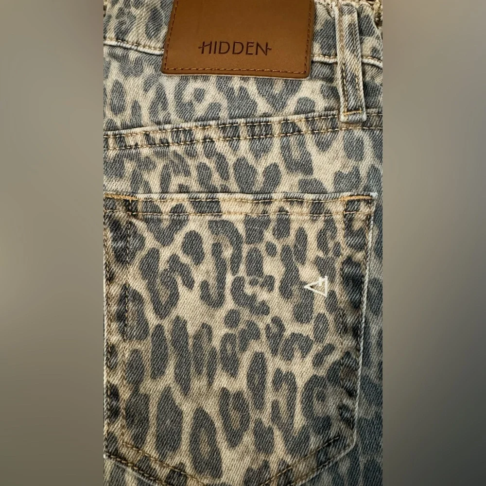 HIDDEN Cheetah Stretch Jean - Picture 3 of 7